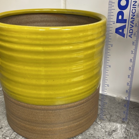 Ceramic planter - Picture 3 of 4